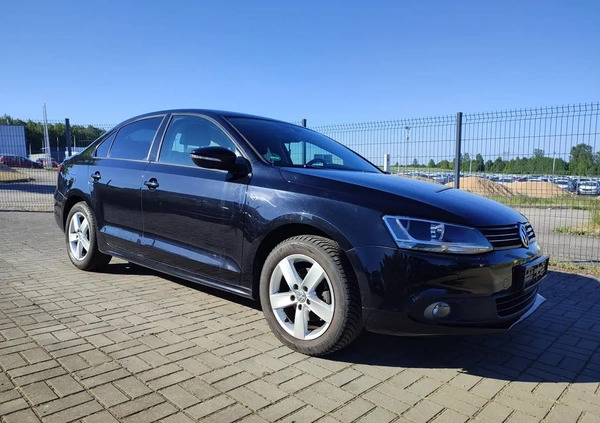 Volkswagen Jetta cena 27900 przebieg: 110800, rok produkcji 2011 z Sanok małe 121